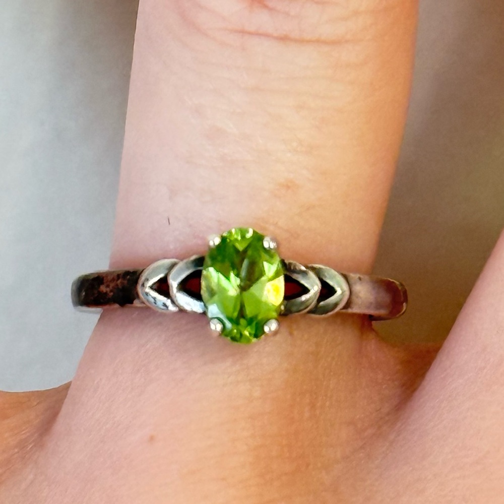 Sterling Silver 925 Peridot Green Oval Gemstone Ring Size 6.25 Vintage